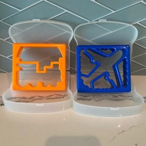 Set of 2 sandwich cutters
